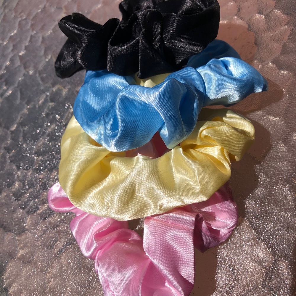 Silk Scrunchie 4 Pack